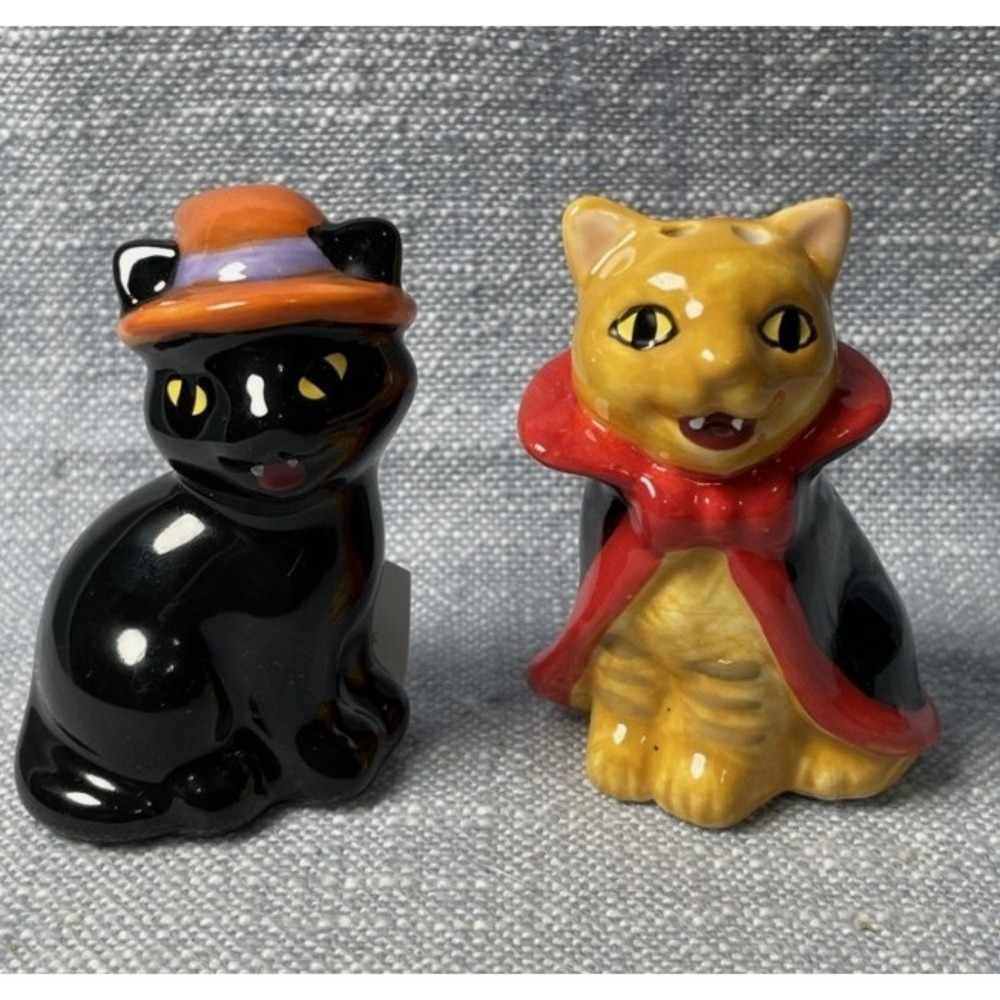Cracker Barrel Black Cat Halloween Vampire Witch Salt & Pepper Shaker Set